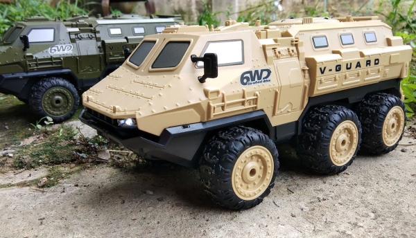 22585 V-Guard gepanzertes Fahrzeug 6WD 1:16 RTR, sand